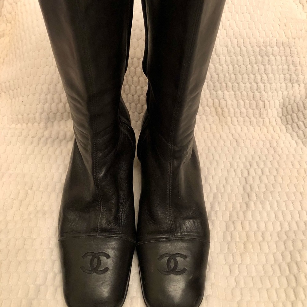 Authentic Chanel black leather boots 35.5 - Picture 2 of 12